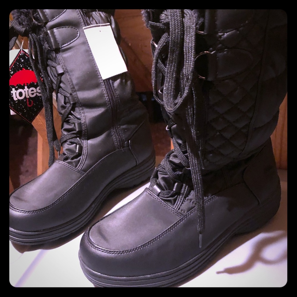 Totes snow boots Never Worn.
